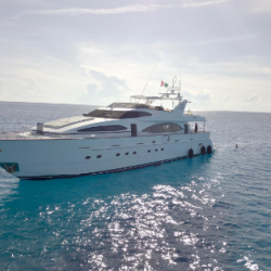 100ft Azimut Yacht Charter Cancun