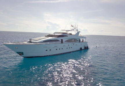 100ft Azimut Yacht Charter Cancun