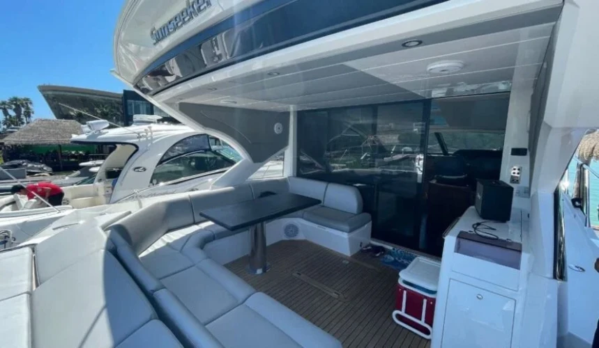 Arcadia 60 Yacht Charter Cancun for up to 13 guests. Explore Isla Mujeres, Playa Norte, coral reefs and Caribbean waters in luxury.