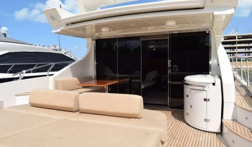 Azimut 68S Yacht Rental Cancun