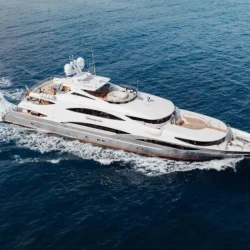 Champagne Seas yacht charter cruising through the turquoise waters of The Bahamas