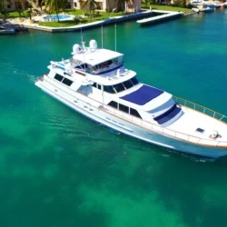 Luxury Hatteras 80 Yacht Charter Cancun