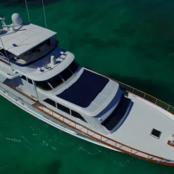 Luxury Hatteras 80 Yacht Charter Cancun