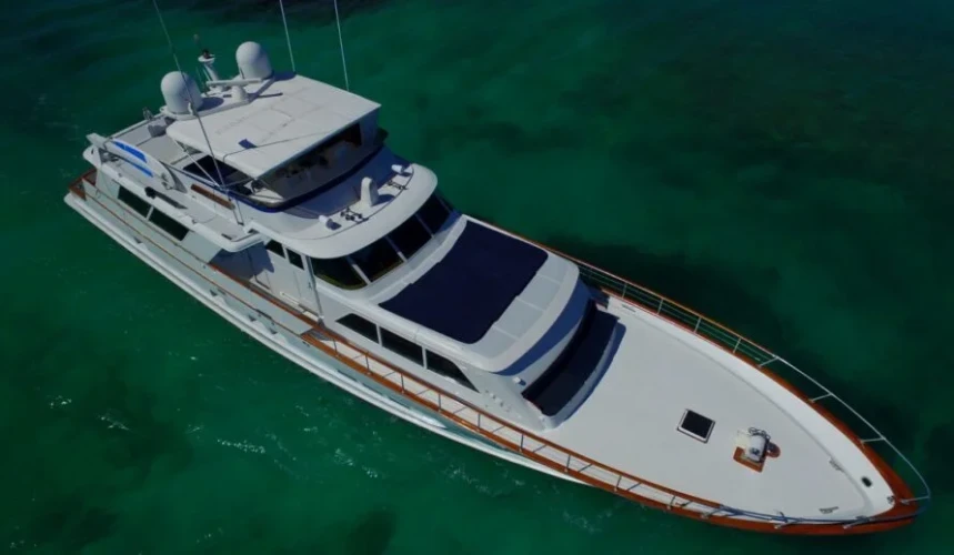 Luxury Hatteras 80 Yacht Charter Cancun