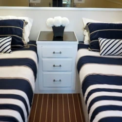 Luxury Hatteras 80 Yacht Charter Cancun