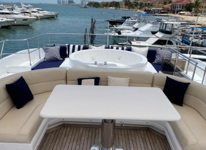 Luxury 100ft Yacht Cancun