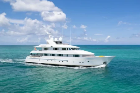 LOHANKA yacht charter cruising through the crystal-clear waters of The Bahamas