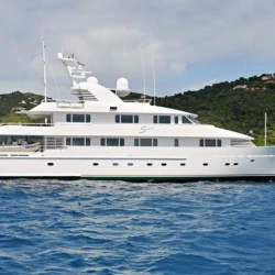 Private Bahamas yacht vacation aboard LOHANKA with professional crew
