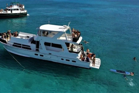 Luxury Hatteras 75ft Yacht Charter Cancun