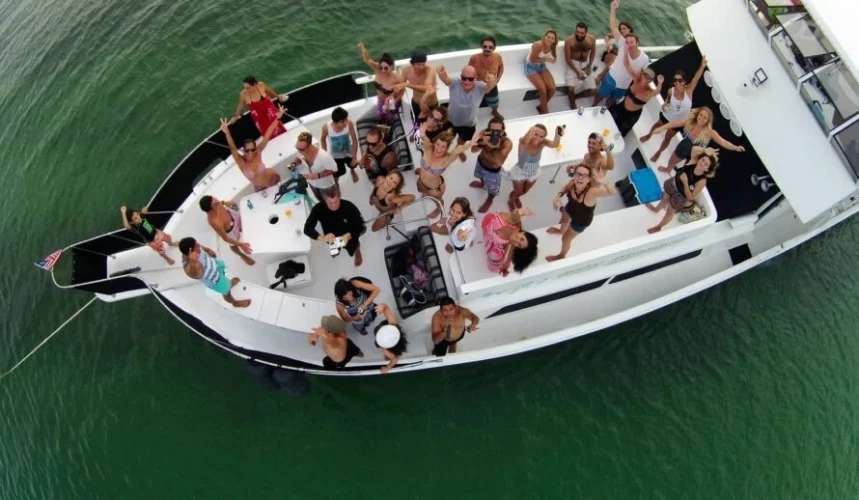 Luxury Hatteras 75ft Yacht Charter Cancun