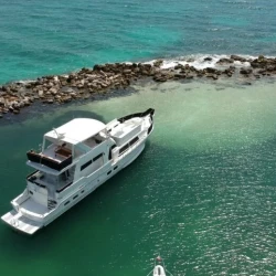 Luxury Hatteras 75ft Yacht Charter Cancun