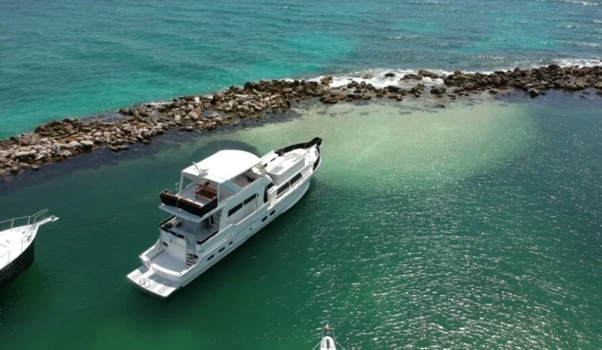 Luxury Hatteras 75ft Yacht Charter Cancun
