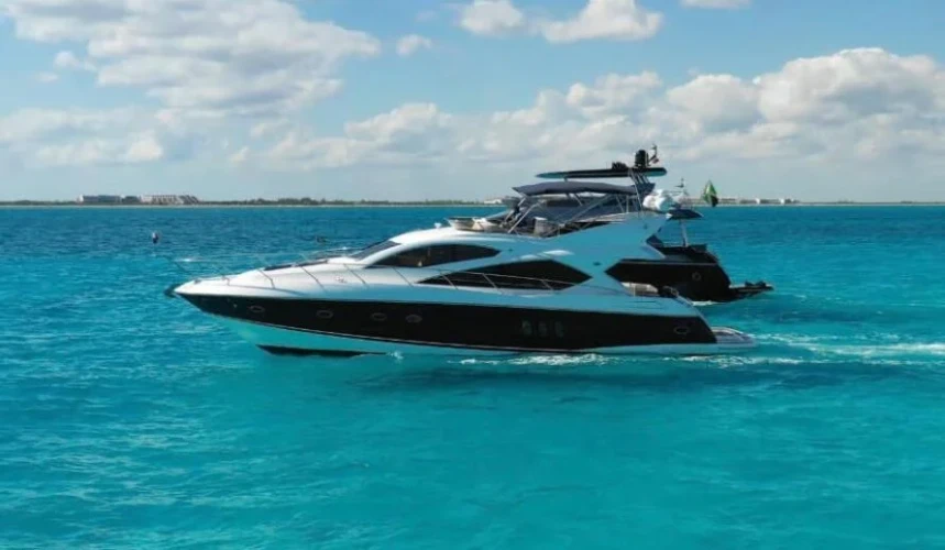 Luxury Manhattan 64ft Yacht Rental Cancun