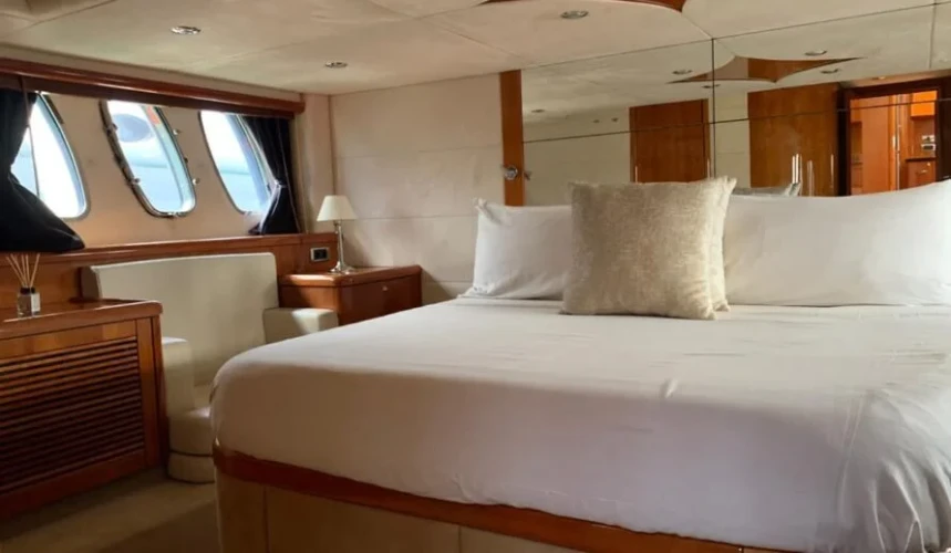 Luxury Manhattan 64ft Yacht Rental Cancun