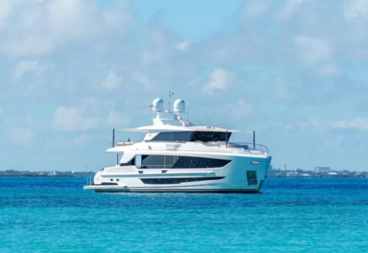 Foredeck Jacuzzi aboard RIO yacht charter in The Bahamas